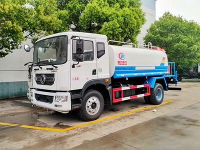 东风多利卡D9型13方洒水抑尘车 城市环境与应急抢险的多面手