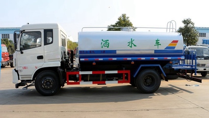 国六东风13方洒水车厂价销售，配置升级与价格分析